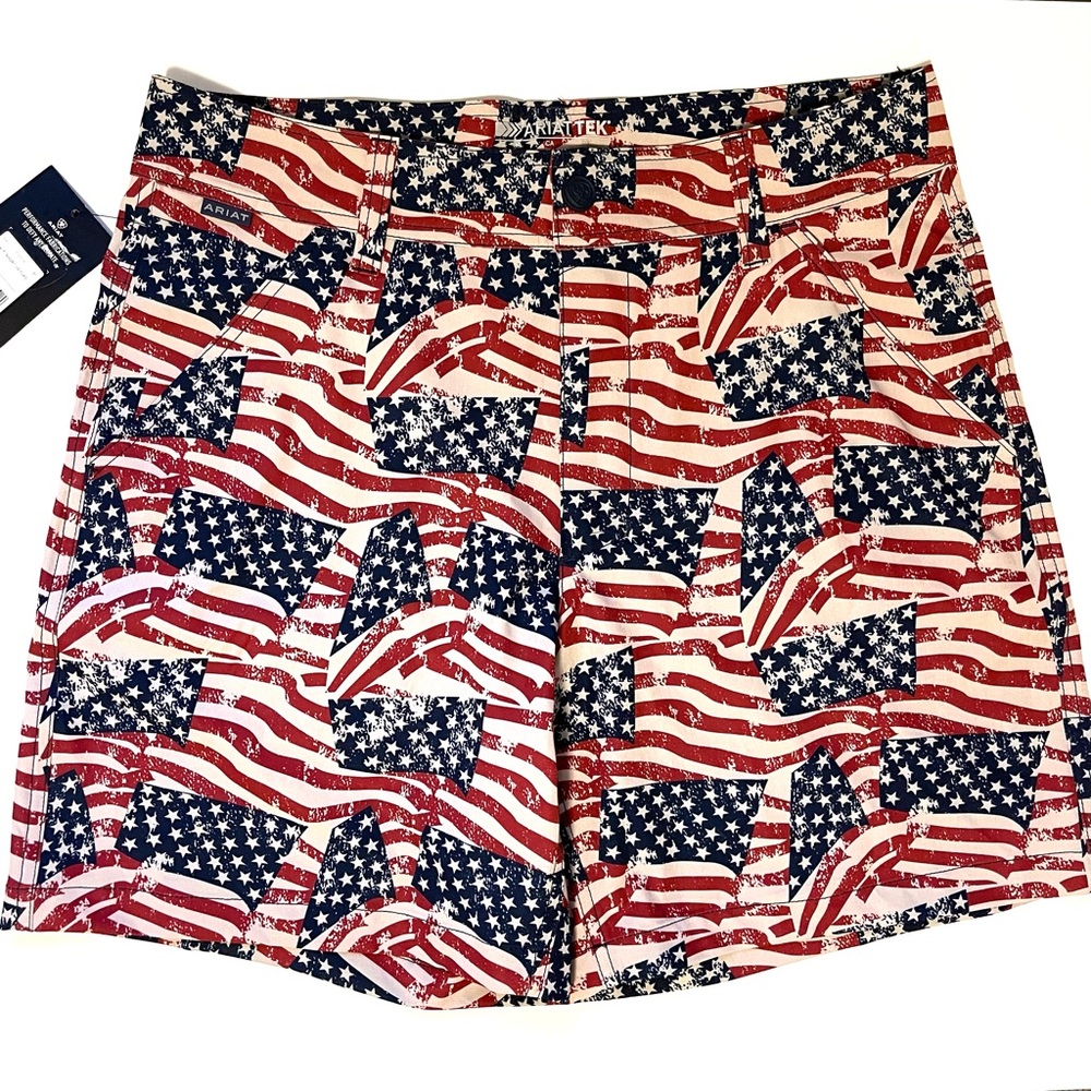 NWT Ariat 7" Tek Shorts - Patriotic Pattern - Size 31